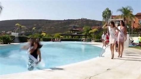 İ­s­p­a­n­y­a­ ­G­ü­z­e­l­l­i­k­ ­Y­a­r­ı­ş­m­a­s­ı­­n­d­a­ ­m­a­n­k­e­n­ ­h­a­v­u­z­a­ ­d­ü­ş­t­ü­